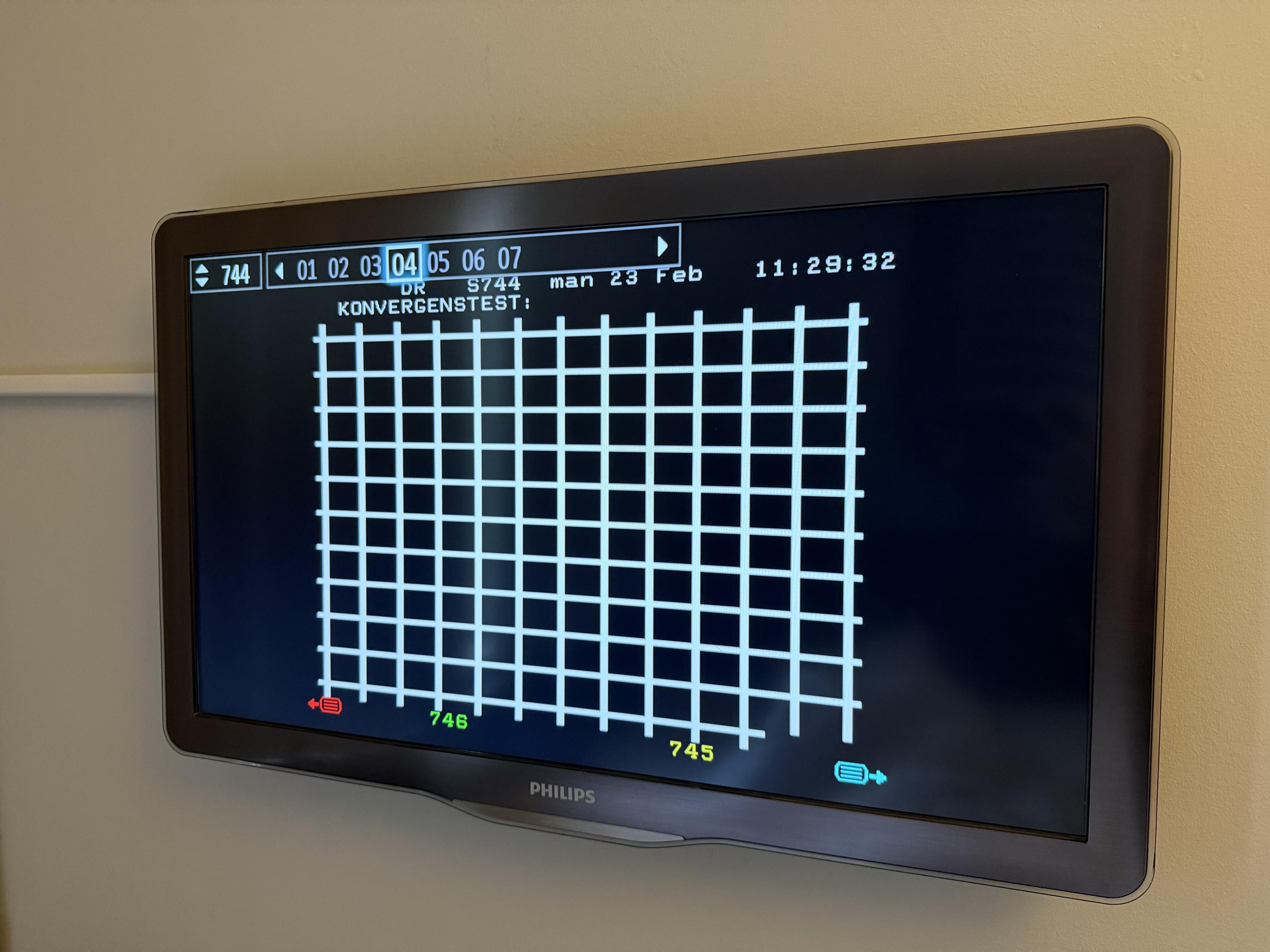 the fourth subpage is a “konvergenstest” showing a grid of meshed horizontal and vertical lines